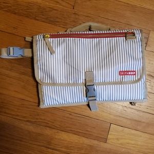 Skiphop Traveling Changing Station